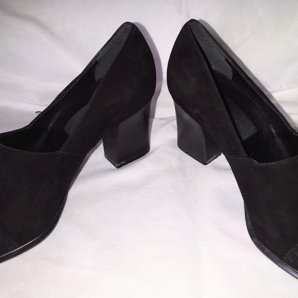"Izra" Black Suede Pumps - Picture 2 of 7